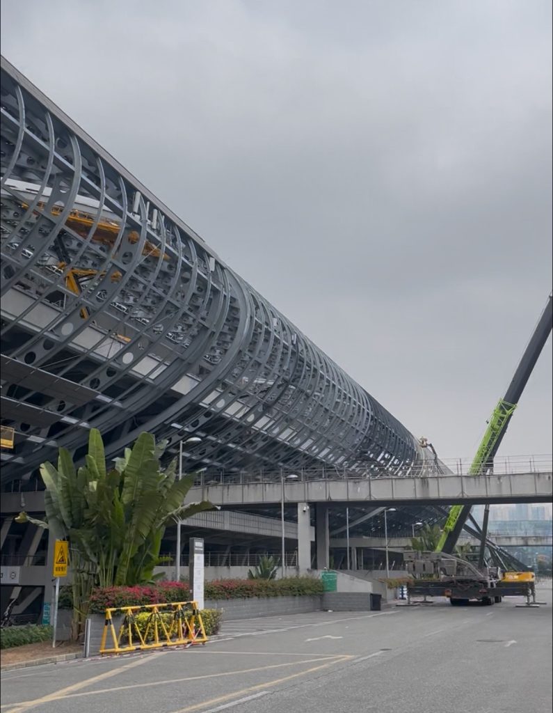 Canton Fair Complex Pazhou, steel facade framework along the exhibition venue