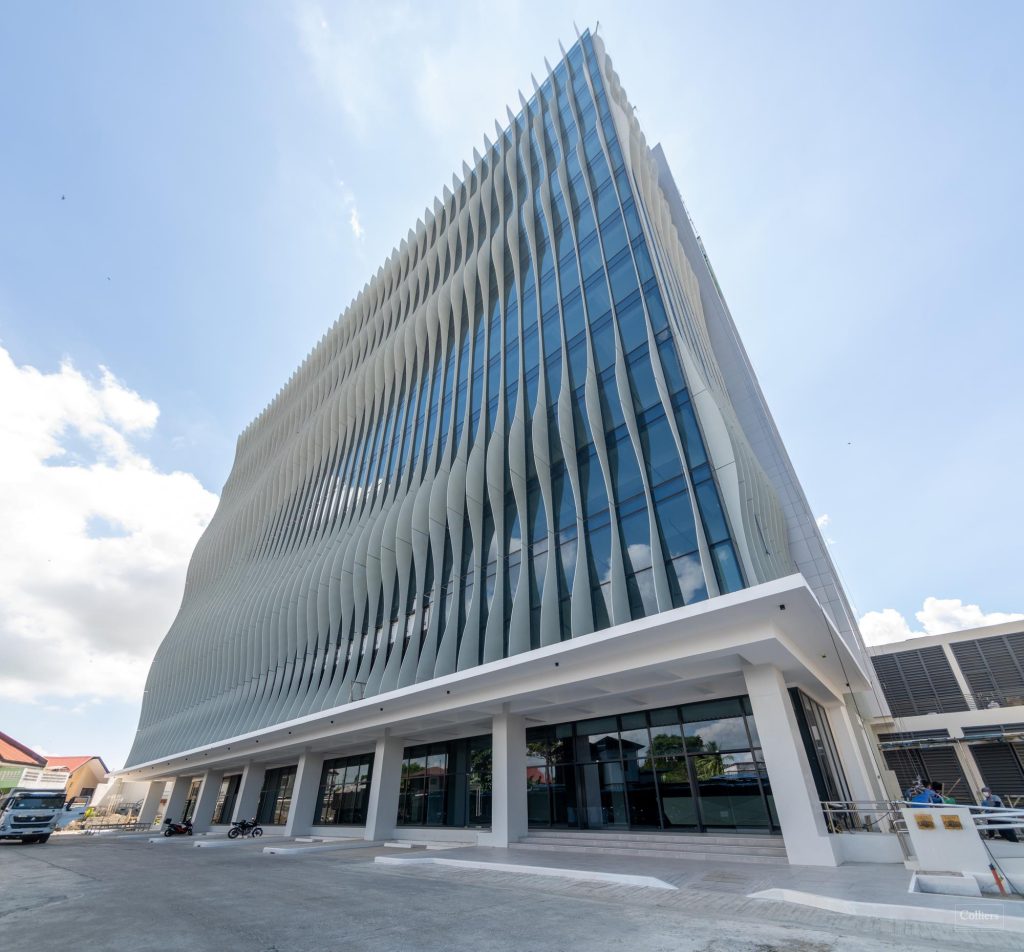 Damosa Diamond Tower in Davao, completed wavy facade and glass curtain wall