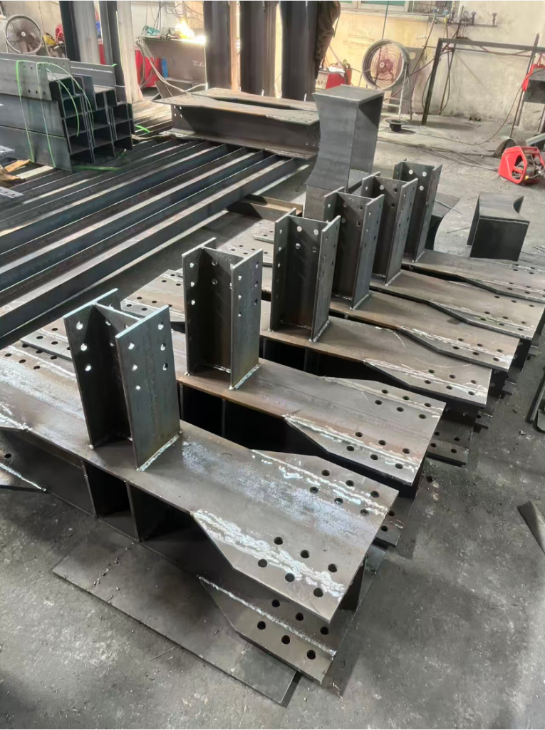 Steel base and connection plates for the rooftop platform